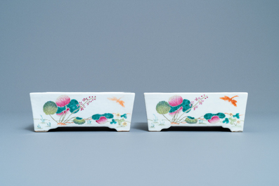 A pair of Chinese rectangular famille rose jardini&egrave;res, 19th C.