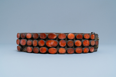 Une ceinture de marriage en cuir incrust&eacute; de cabochons en cornaline et de plaques en laiton, les Balkans, 18/19&egrave;me