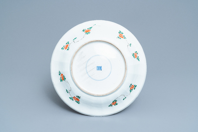 Une paire de plats en porcelaine de Chine famille verte, Kangxi