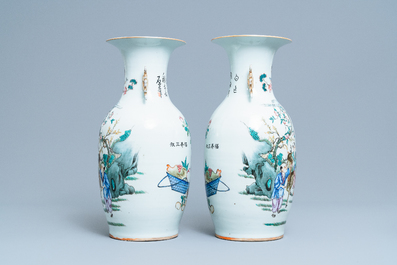 Une paire de vases en porcelaine de Chine famille rose &agrave; double d&eacute;cor, 19/20&egrave;me