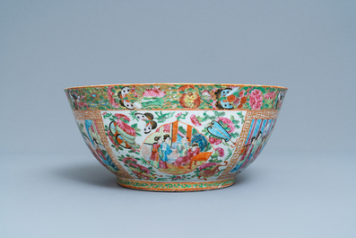 A Chinese Canton famille rose bowl, 19th C.
