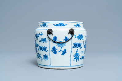 A Chinese blue and white bowl with antiquities design, Kangxi