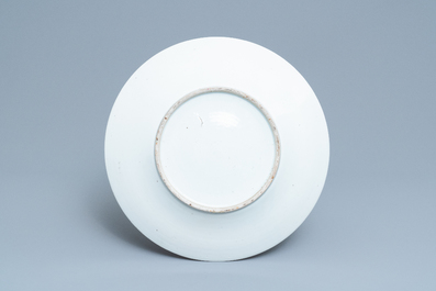 Une paire de plats en porcelaine de Chine famille verte de Canton, 19&egrave;me