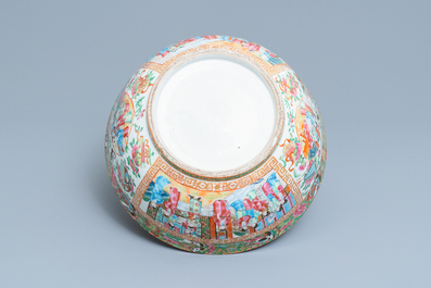 A Chinese Canton famille rose bowl, 19th C.