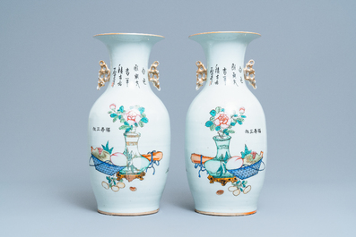 Une paire de vases en porcelaine de Chine famille rose &agrave; double d&eacute;cor, 19/20&egrave;me