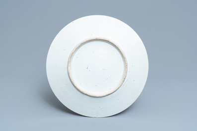 Une paire de plats en porcelaine de Chine famille verte de Canton, 19&egrave;me