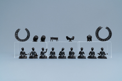 Une collection de figures miniatures de musiciens en bronze, Inde ou Indon&eacute;sie, 19/20&egrave;me