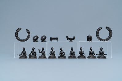 Une collection de figures miniatures de musiciens en bronze, Inde ou Indon&eacute;sie, 19/20&egrave;me