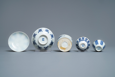 Une collection vari&eacute;e en porcelaine de Chine 'Bleu de Hue' pour le Vietnam, 19&egrave;me