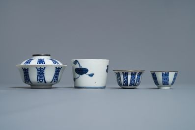 Une collection vari&eacute;e en porcelaine de Chine 'Bleu de Hue' pour le Vietnam, 19&egrave;me