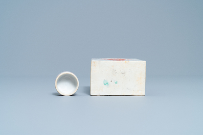 Une bo&icirc;te &agrave; th&eacute; en porcelaine de Chine famille verte aux armes d'Ataide pour le march&eacute; portugais, Kangxi