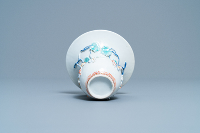 Un crachoir en porcelaine de Chine &agrave; d&eacute;cor en relief d'&eacute;cureuils, Yongzheng