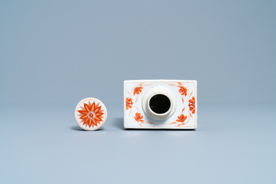 Une bo&icirc;te &agrave; th&eacute; en porcelaine de Chine famille verte aux armes d'Ataide pour le march&eacute; portugais, Kangxi