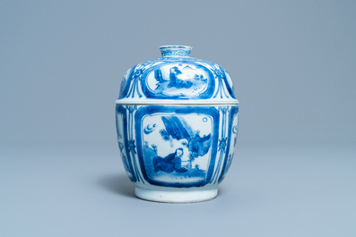 Un bol couvert en porcelaine de Chine en bleu et blanc, Wanli