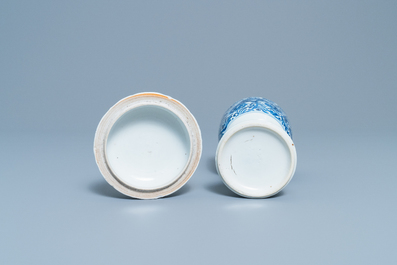 Een Chinese blauw-witte dekselbeker met floraal decor, Kangxi