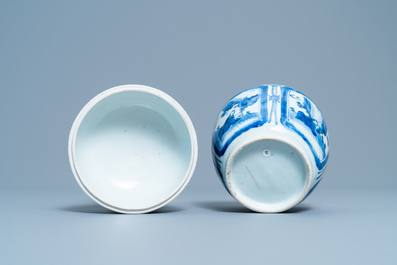 Un bol couvert en porcelaine de Chine en bleu et blanc, Wanli