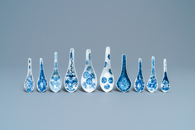 Twintig Chinese blauw-witte lepels, 19/20e eeuw