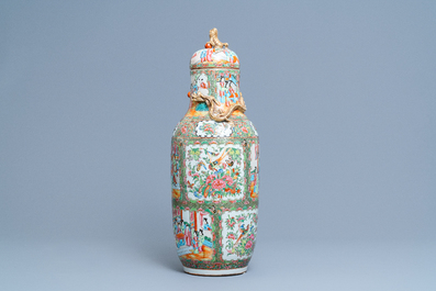 Un vase couvert en porcelaine de Chine famille rose de Canton, 19&egrave;me