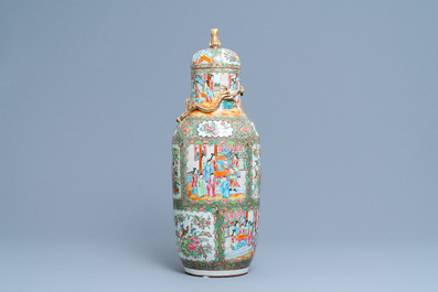 Un vase couvert en porcelaine de Chine famille rose de Canton, 19&egrave;me