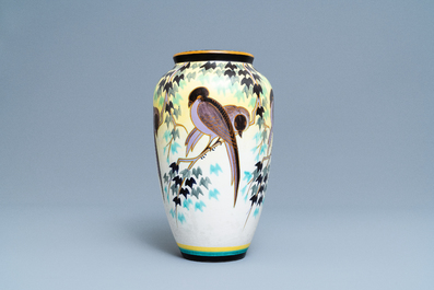 Jan Wind et Charles Catteau pour Boch Fr&egrave;res K&eacute;ramis: un vase art deco &agrave; d&eacute;cor d'oiseaux, vers 1932