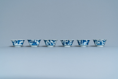 Zes Chinese blauw-witte hexagonale koppen en schotels, Kangxi