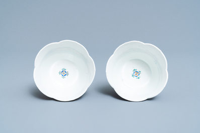 A pair of Japanese Kakiemon flower-shaped bowls, Edo, 18th C.