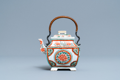 A Chinese famille verte teapot and cover, Kangxi