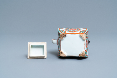 A Chinese famille verte teapot and cover, Kangxi