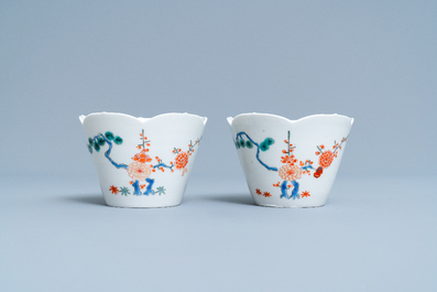 A pair of Japanese Kakiemon flower-shaped bowls, Edo, 18th C.