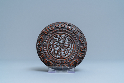 A large Chinese famille verte 'mythical beasts' jar with wooden cover, Kangxi