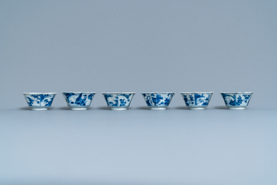 Zes Chinese blauw-witte hexagonale koppen en schotels, Kangxi