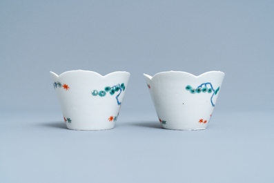 A pair of Japanese Kakiemon flower-shaped bowls, Edo, 18th C.