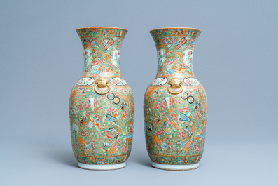 A pair of Chinese Canton famille rose vases with antiquities, 19th C.