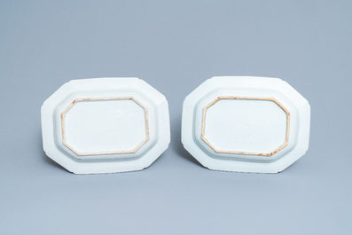 Un service de 158 pi&egrave;ces en porcelaine de Chine famille rose &agrave; d&eacute;cor floral de type Lowestoft, Qianlong