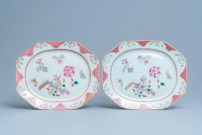 Un service de 158 pi&egrave;ces en porcelaine de Chine famille rose &agrave; d&eacute;cor floral de type Lowestoft, Qianlong