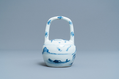 A Chinese blue and white lime pot for the Vietnamese market, Kangxi