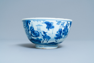 Un bol en porcelaine de Chine en bleu et blanc &agrave; d&eacute;cor d'immortels, Kangxi