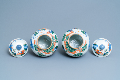 A pair of Chinese wucai vases and covers, Kangxi mark, 19th C.