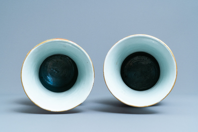 A pair of Chinese Canton famille rose vases with antiquities, 19th C.