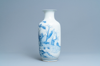 Een Chinese blauw-witte vaas met verhalend decor, Kangxi merk, 19e eeuw