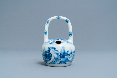 A Chinese blue and white lime pot for the Vietnamese market, Kangxi