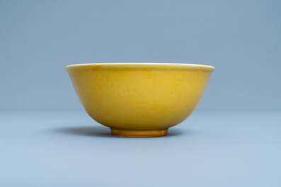 A Chinese monochrome yellow bowl, Jiajing mark, 18/19th C.