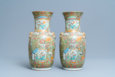 A pair of Chinese Canton famille rose vases with antiquities, 19th C.