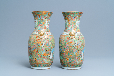 A pair of Chinese Canton famille rose vases with antiquities, 19th C.