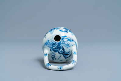 A Chinese blue and white lime pot for the Vietnamese market, Kangxi