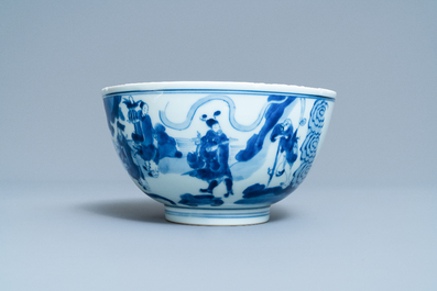 Un bol en porcelaine de Chine en bleu et blanc &agrave; d&eacute;cor d'immortels, Kangxi