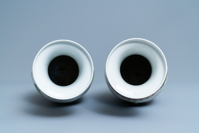 Deux paires de vases en porcelaine de Chine famille rose, R&eacute;publique