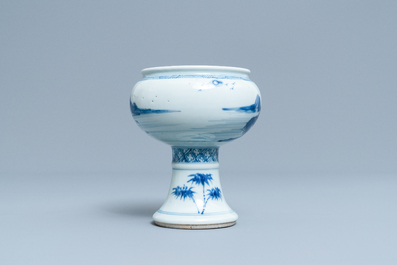 A Chinese blue and white stem cup with a continuous landscape scene, Kangxi/Yongzheng