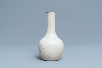 A Chinese crackle-glazed bottle vase, Chenghua mark, 19th C.