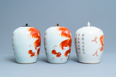 Vier Chinese vazen met ijzerrood decor van boeddhistische leeuwen, 19/20e eeuw